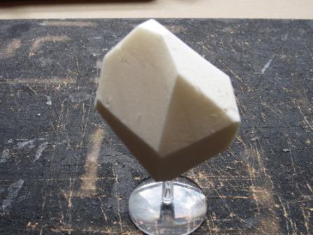 Zuerst grob zurecht schneiden. Zuerst grob zurecht schneiden.